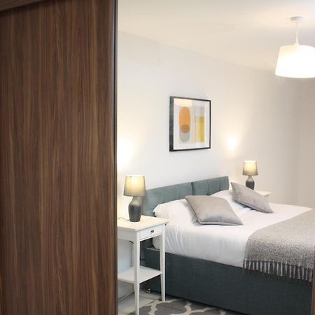2 Bed 2 Bath Apartment & Parking - Lgw 10Min Drive Crawley  Luaran gambar