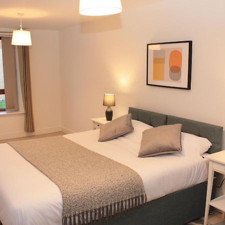 2 Bed 2 Bath Apartment & Parking - Lgw 10Min Drive Crawley  Luaran gambar