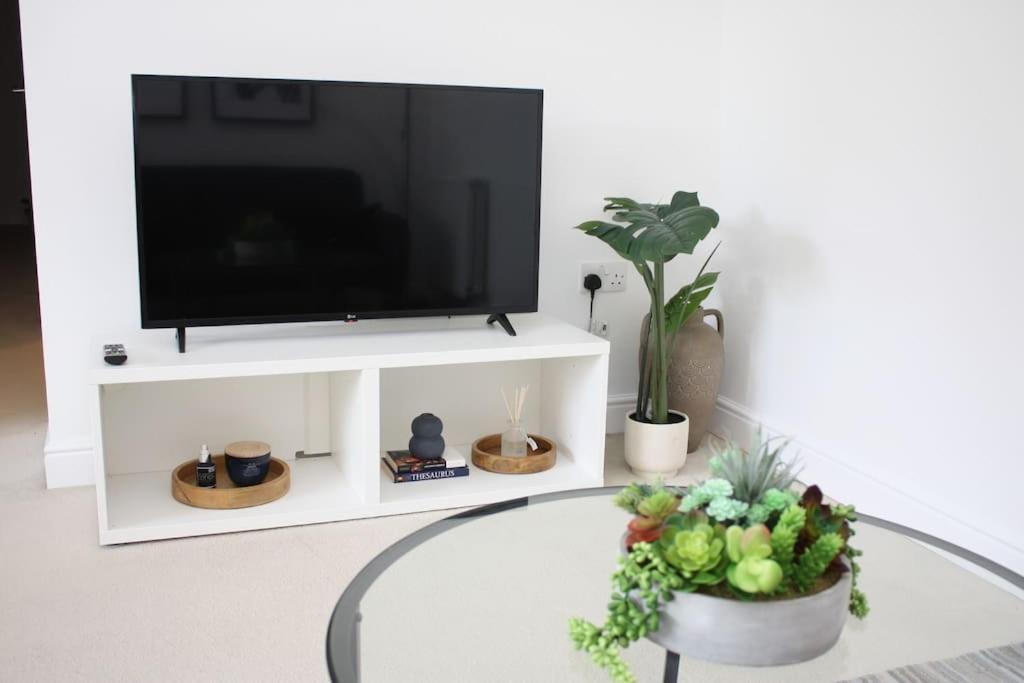 2 Bed 2 Bath Apartment & Parking - Lgw 10Min Drive Crawley  Luaran gambar