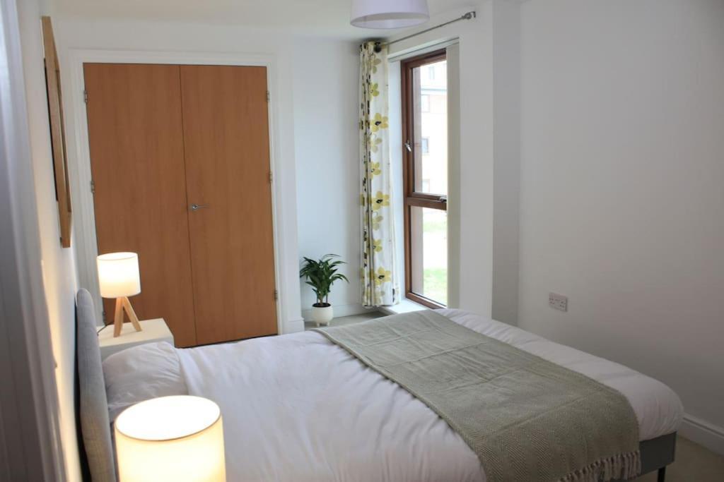 2 Bed 2 Bath Apartment & Parking - Lgw 10Min Drive Crawley  Luaran gambar