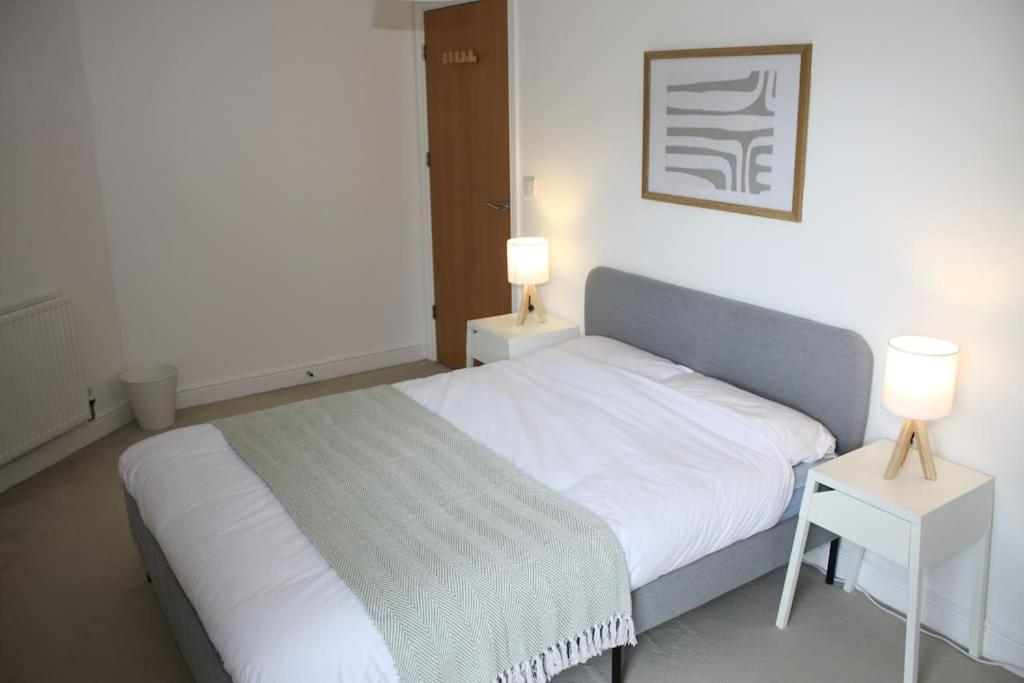 2 Bed 2 Bath Apartment & Parking - Lgw 10Min Drive Crawley  Luaran gambar
