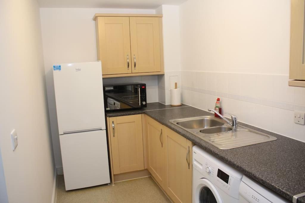 2 Bed 2 Bath Apartment & Parking - Lgw 10Min Drive Crawley  Luaran gambar