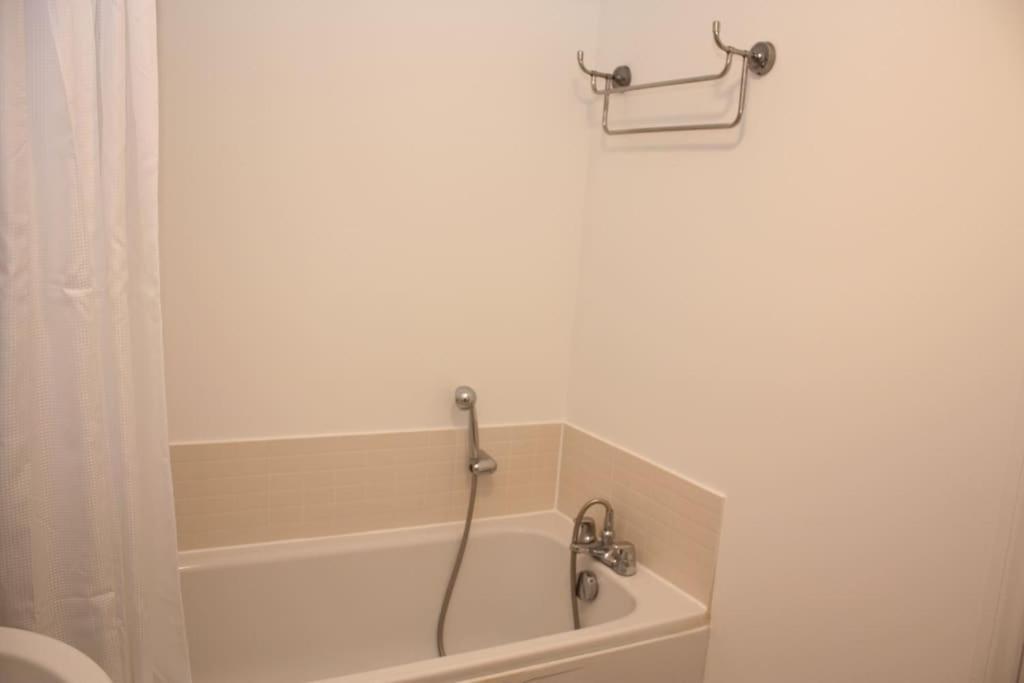 2 Bed 2 Bath Apartment & Parking - Lgw 10Min Drive Crawley  Luaran gambar