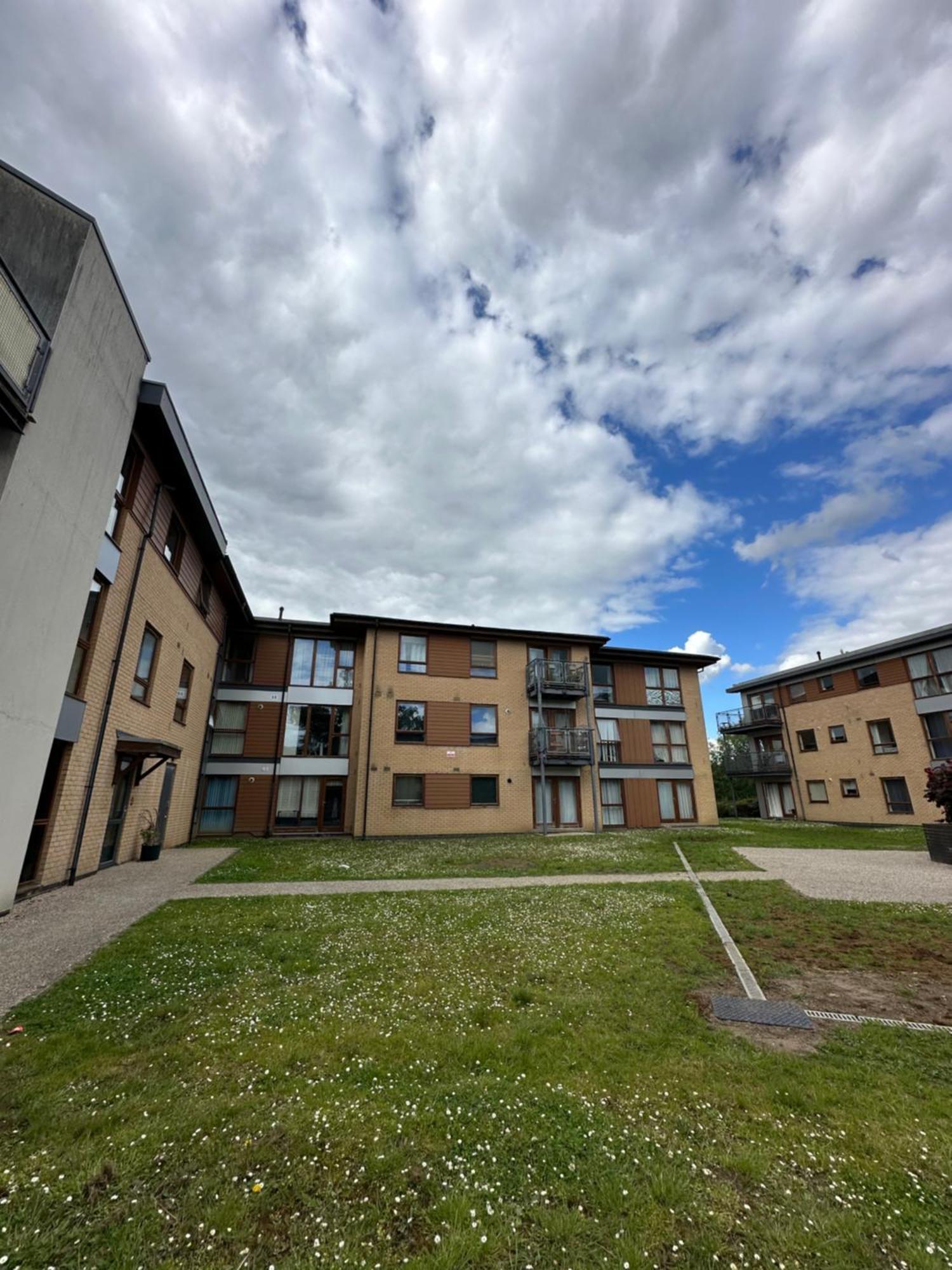 2 Bed 2 Bath Apartment & Parking - Lgw 10Min Drive Crawley  Luaran gambar
